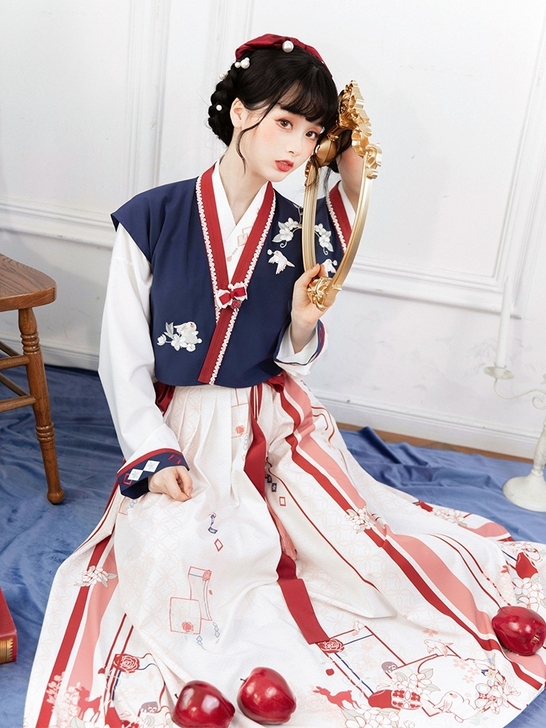 池夏【初雪姬】，上m下L，吊牌都在，三件套...