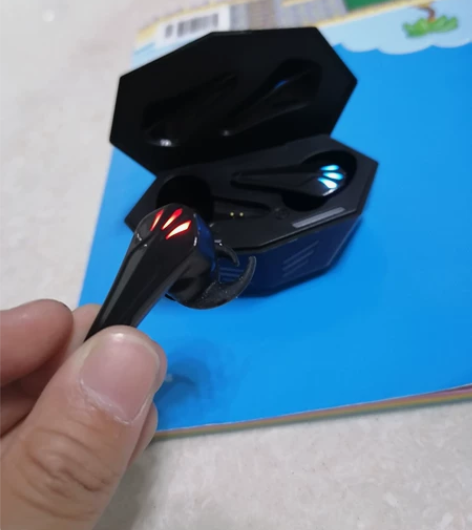 儿子买回来吃鸡王者用的，就用了一次，就跟着...