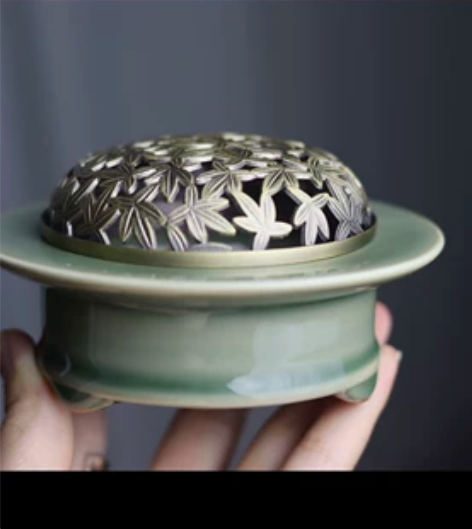 越窑青瓷三鼎香炉 香篆盘香炉 感兴趣的话点...