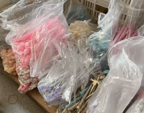 近期搬厂清理库存中性笔 款式多样 随机10...