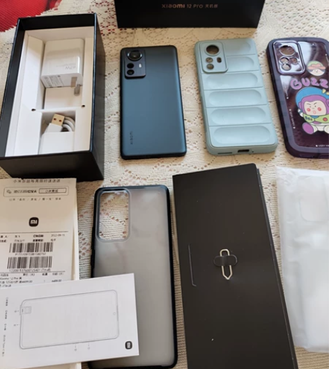 小米12pro， 天玑版，9月15才买的。...