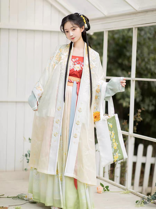 正品汉服出租 桃花序枇杷