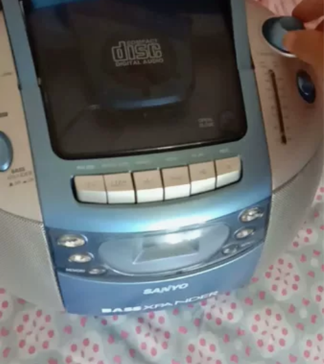 三体面包机机一台，收音机正常使用，录音机时...