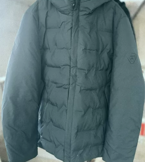新款压痕图案羽绒服男装，买来仅试穿，颜色如...