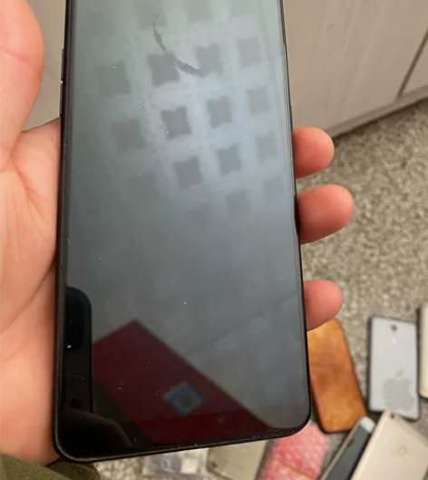 R11S 黑，屏幕一半黑色，功能正常 感兴...