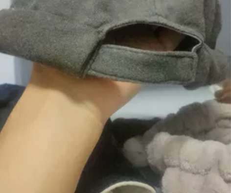 瓜皮帽、遮阳帽、小鹿发箍。因为头太大买回来...