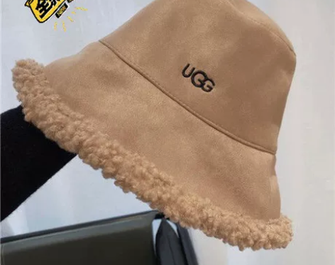 ugg 羊羔渔夫帽 实体店干不下去了，清货...