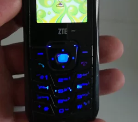 转让收藏的中兴手机 感兴趣的话点“我想要”...