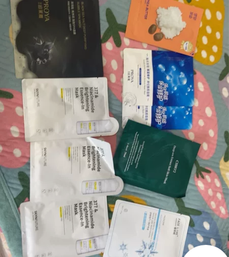 面膜 基本都是买化妆品送的 一共9贴 不讲...