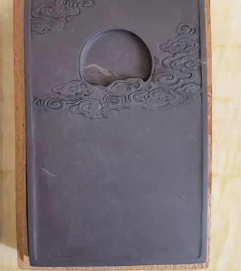 端砚麻子坑－－云开见月砚 配全木盒的麻子坑...