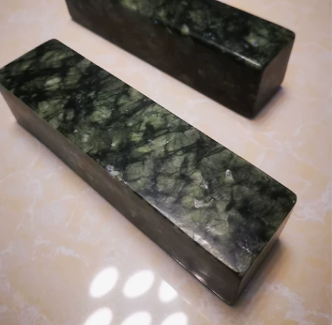 纯天然青墨石镇纸 感兴趣的话点“我想要”和...