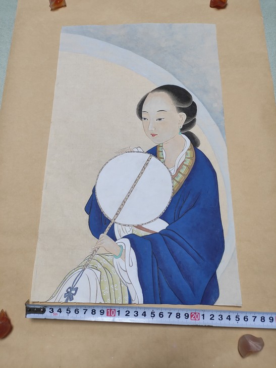 仕女，宣纸软片未装裱，高42厘米宽28厘米。