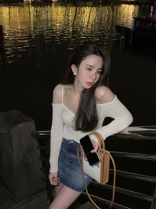 邱肉瑶 毛针织衫
