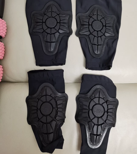 Biv 孩子骑平衡车买的 原价一套护膝护肘...