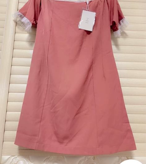 一字肩 夏款 裙  蕾丝不扎肉 M码 裙长...