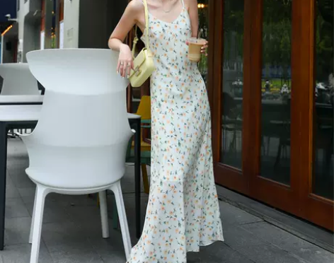 碎花连衣裙女西装长裙温柔风仙女裙修身裙子脚...