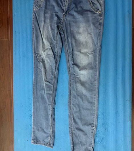 男士修身牛仔裤 尺寸175/82A，L码