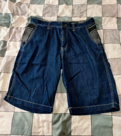 班尼路七分牛仔裤,9成新,腰围88厘米,裤...