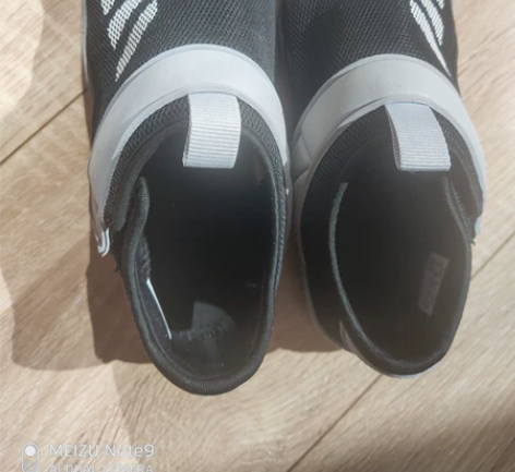 这鞋穿个三五次，疫情一直在家，小了，没什么...