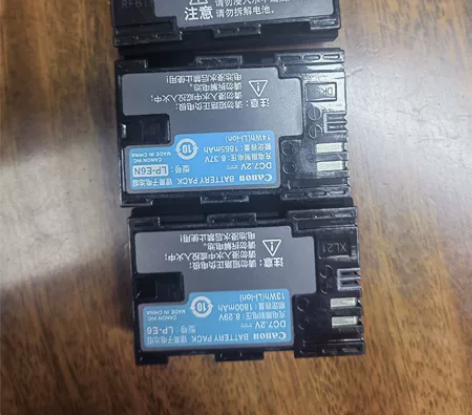 佳能单反相机电池和充电器EOS  R5 R...