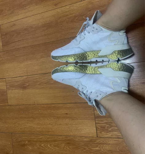 阿迪38码白色运动鞋，9成新，闲置出 感兴...