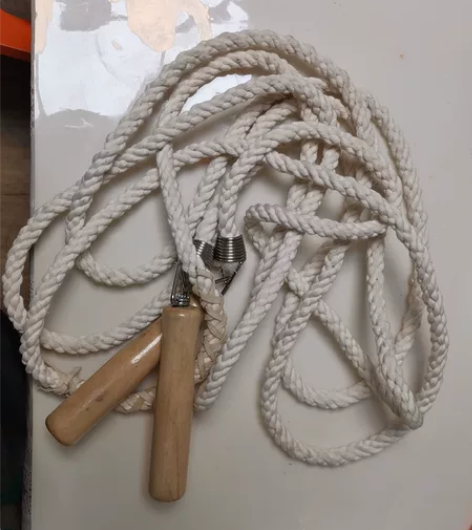 纯棉跳绳，5-6米大概，全新，给孩子锻炼用...