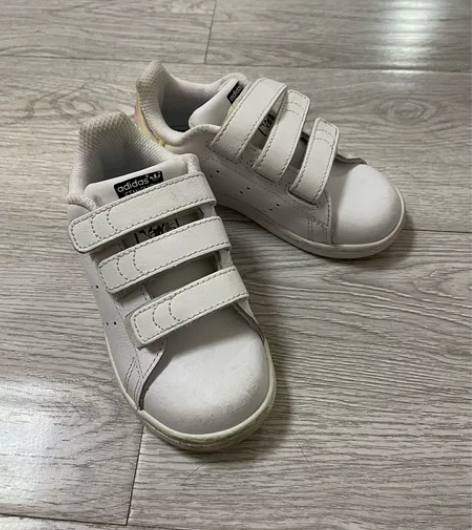 正品阿迪板鞋 25码 内长15cm 娃鞋子...