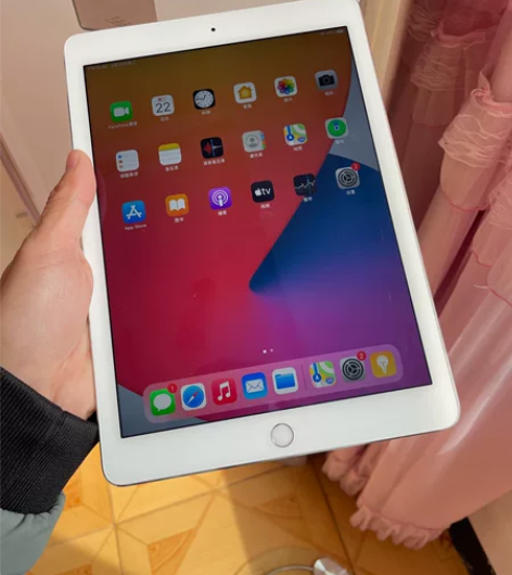 女儿用的苹果平板，ipad air2型号，...