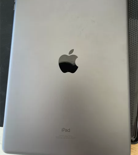 ipad7代   128g 自己放图片用的...