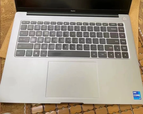 出一个小米电脑，配置如图，轻薄本，用了4个...