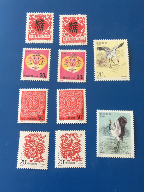 岀售92年发行生肖猴2套，93年发行生肖鸡...