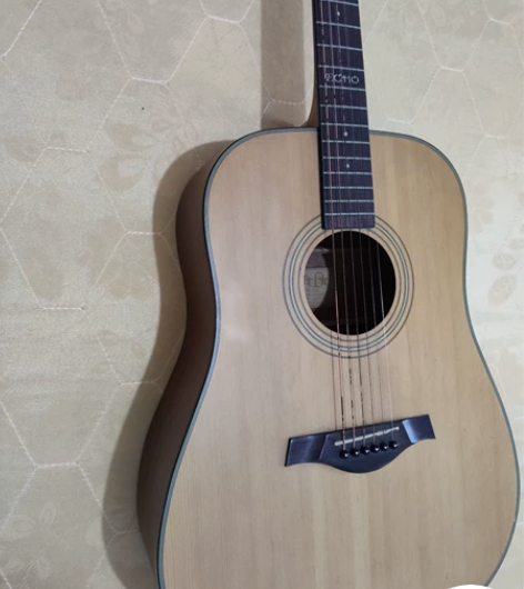 echo吉他，专业乐器店购买的吉他。 感兴...