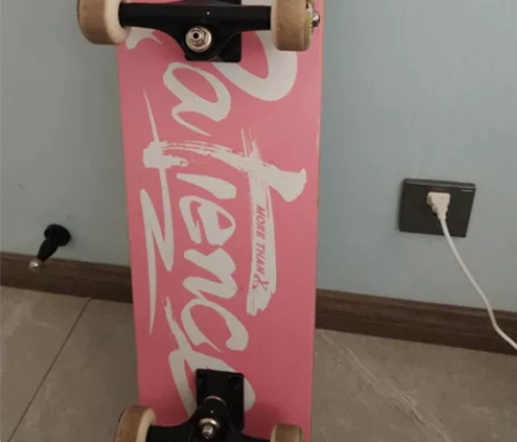 dbh滑板微瑕200出 只滑过几次?轻微使...