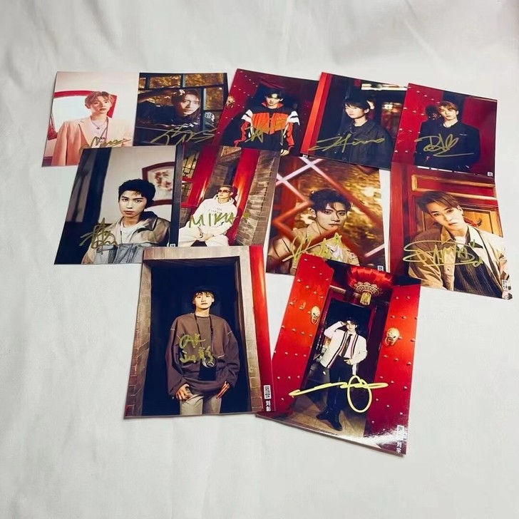 INTO1刘宇签名照赞多签名照力丸签名照米...