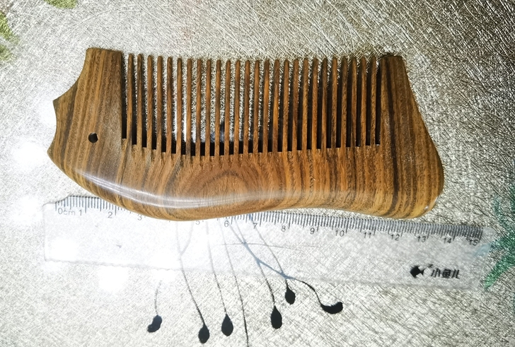 便携绿檀木梳，库存处理，光照变绿，木香纯正...