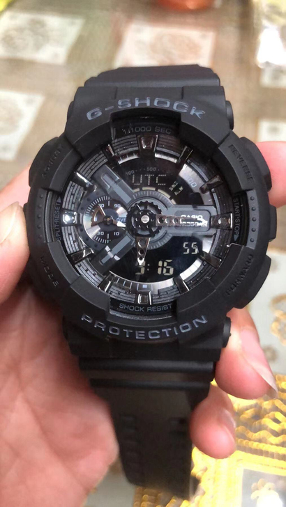 闲置手表，盒子吊牌都有，成色很新，男女同款...