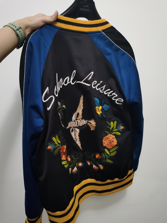 刺绣棒球外套 160 84A 领子和下面的...