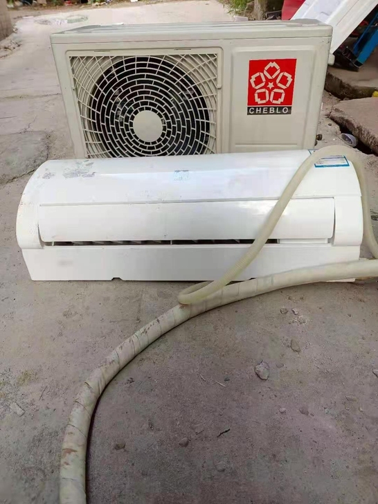 九成新空调要的赶快来拿走，地址在横岗四联路...