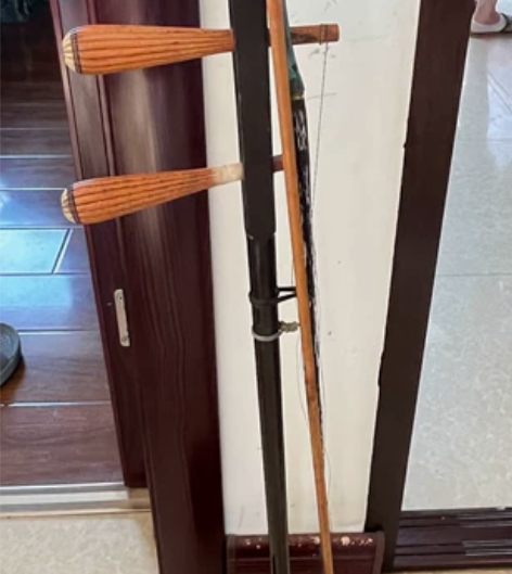 老辈闲置品牌二胡，低价让给喜欢的有缘人，同...