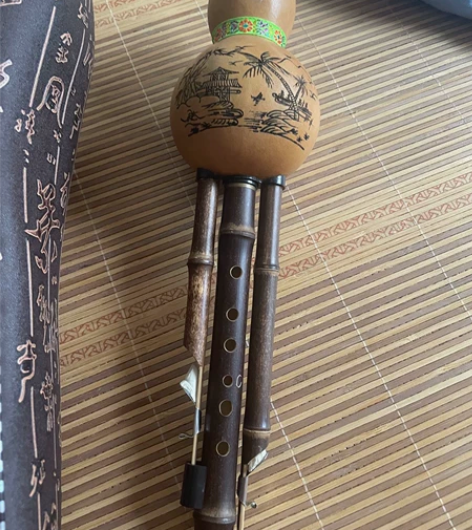 适合初学者用葫芦丝，家里买来没用过基本算是...