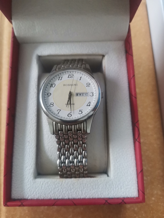 罗西尼手表，有发票，无故障，久置！有手机后...