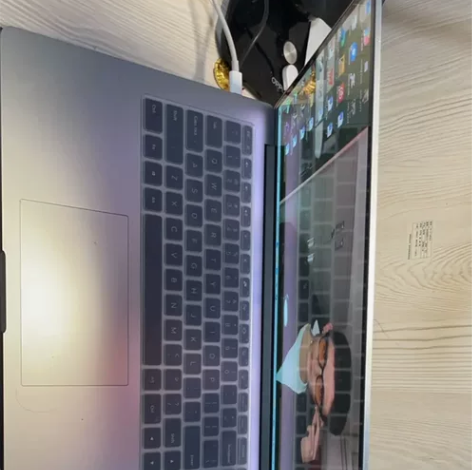 小米15pro，在我的学校感觉用不上，轻薄...