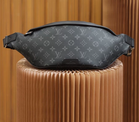 LV 黑花胸包 腰包 单肩包 男士包 路易...