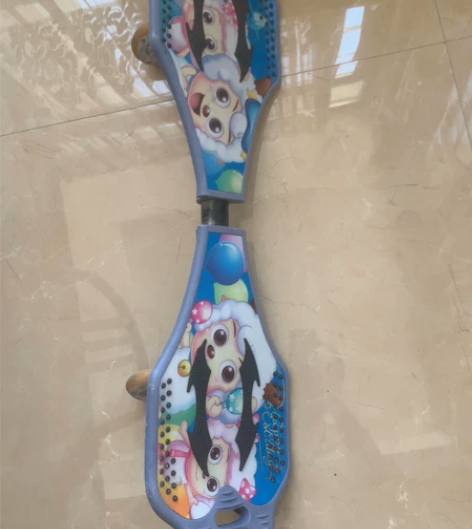 8成新两轮活力板，蛇板滑板，低价出售，限自...