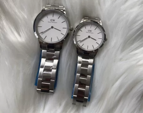 DW新款?折叠扣钢带情侣表 男女同款，尺寸...