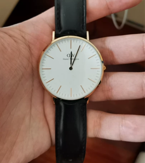 DW手表，没带过几次，支持实体店验货，喜欢...