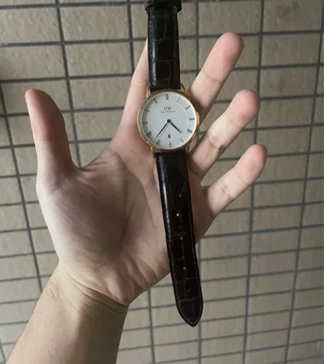 DW 正品手表,不是基础款,是骚蓝表针乱哈...