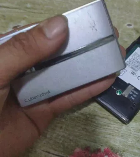 转让索尼t9相机，使用没有任何问题，就是屏...