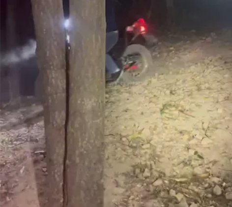 川崎KLX250越野摩托车 电启动 三减不...