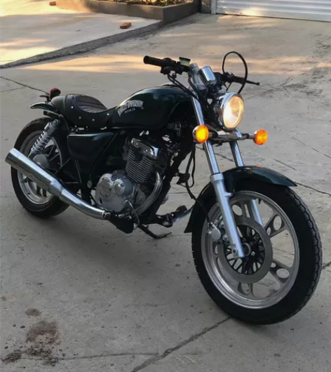 铃木风暴复古，颜色靓丽大气上档次 发动机高...